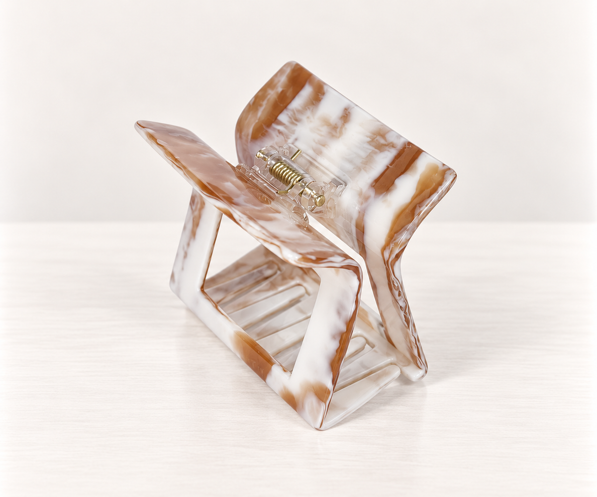 AESTHETIC COFFEE CREAM · PINZA DE PELO DE ACETATO