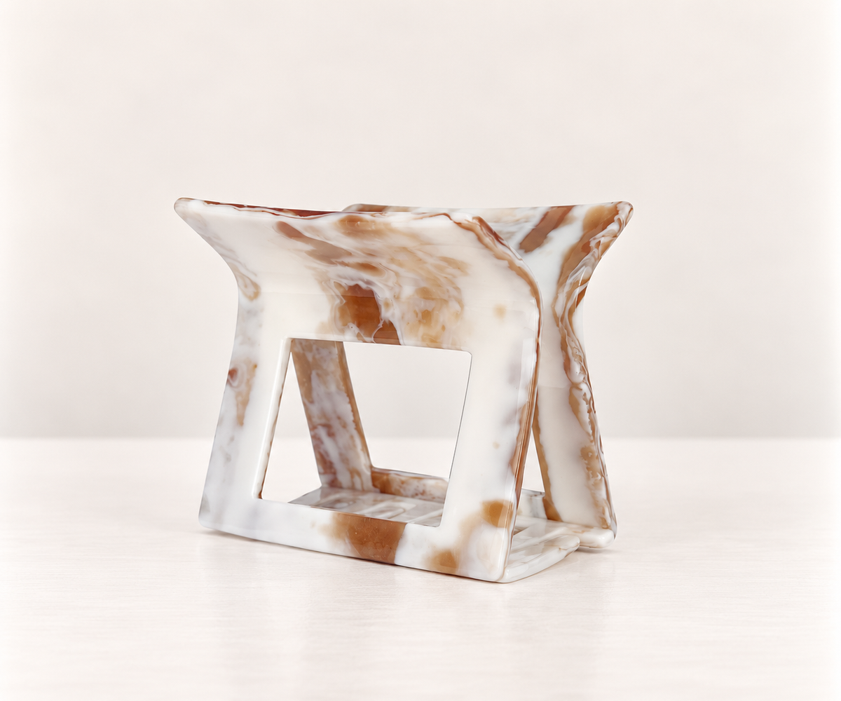 AESTHETIC COFFEE CREAM · PINZA DE PELO DE ACETATO